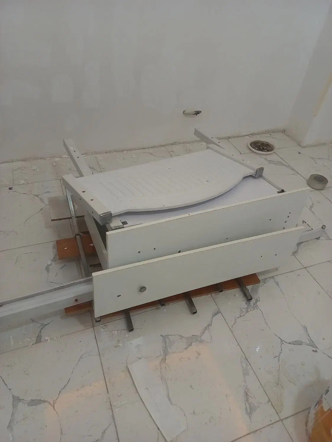 تخت یک نفره|تخت و سرویس خواب|اندیشه, اندیشه فاز ۲|دیوار