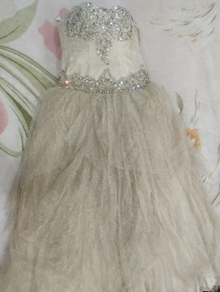 لباس عقد و نامزدی|لباس|شیراز, زرهی|دیوار