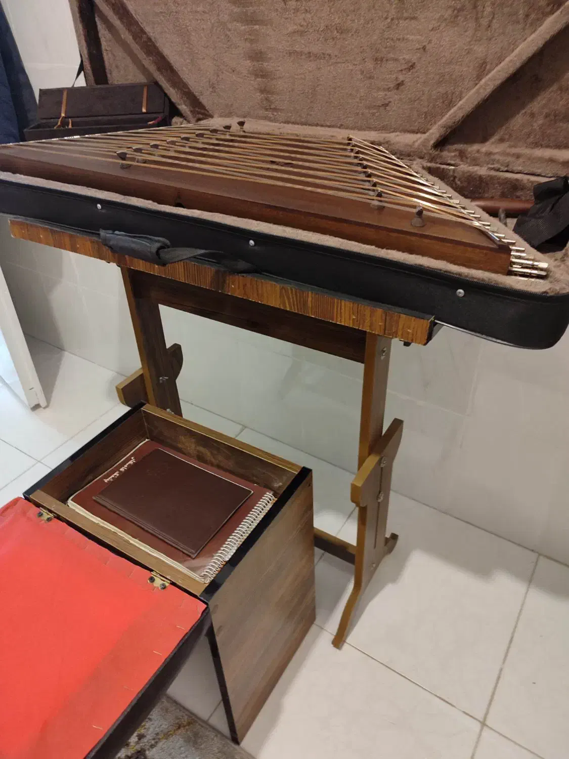 سنتور صادقی آذر|سازهای سنتی|آستانه اشرفیه, |دیوار