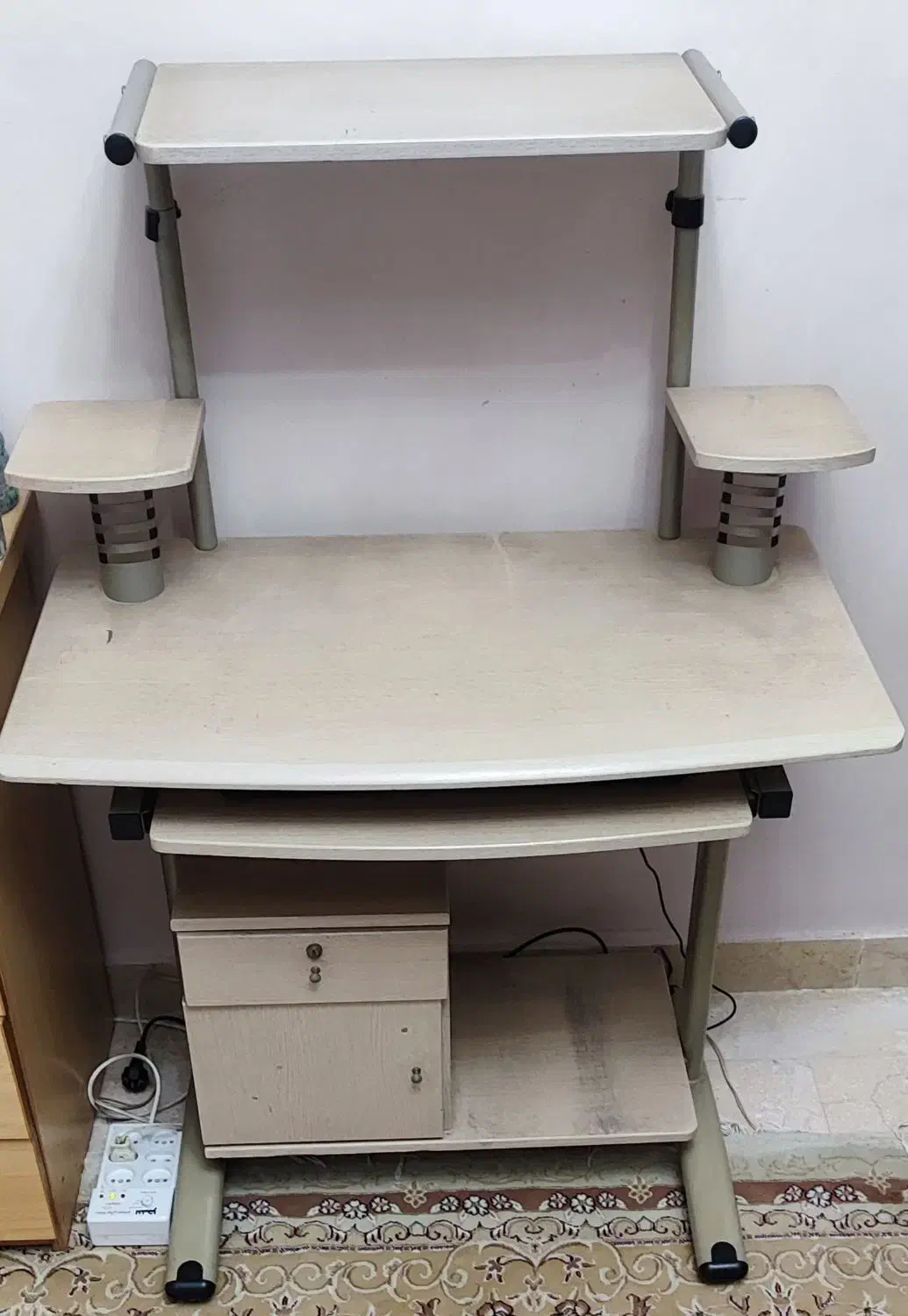 میز تحریر و کامپیوتر|میز تحریر و کامپیوتر|پاکدشت, پاکدشت (مامازند)|دیوار