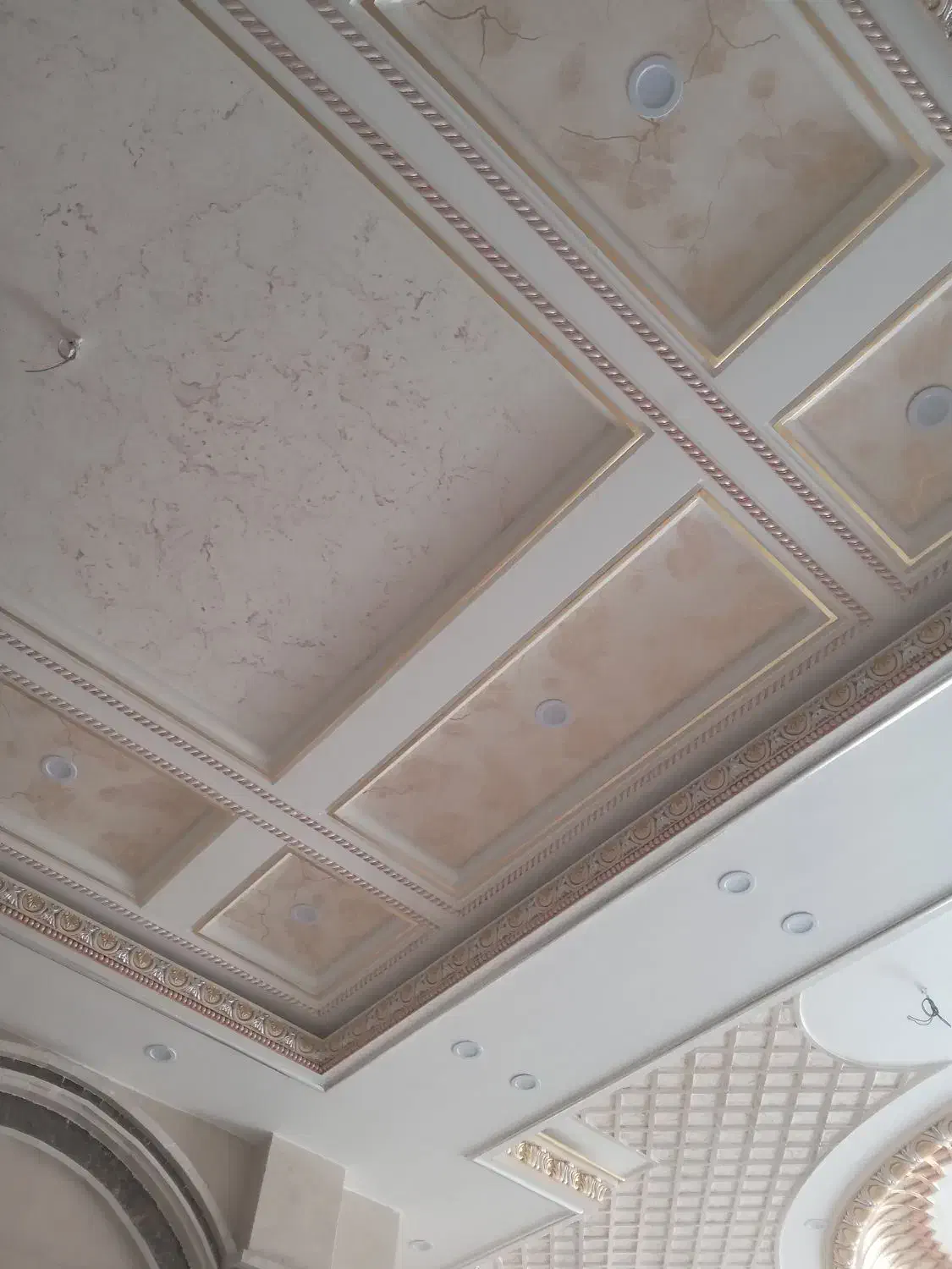 گچکاری خوردکاری قاب بندی دیوارها و..|خدمات پیشه و مهارت|تهران, گلستان (شهرک راه آهن)|دیوار