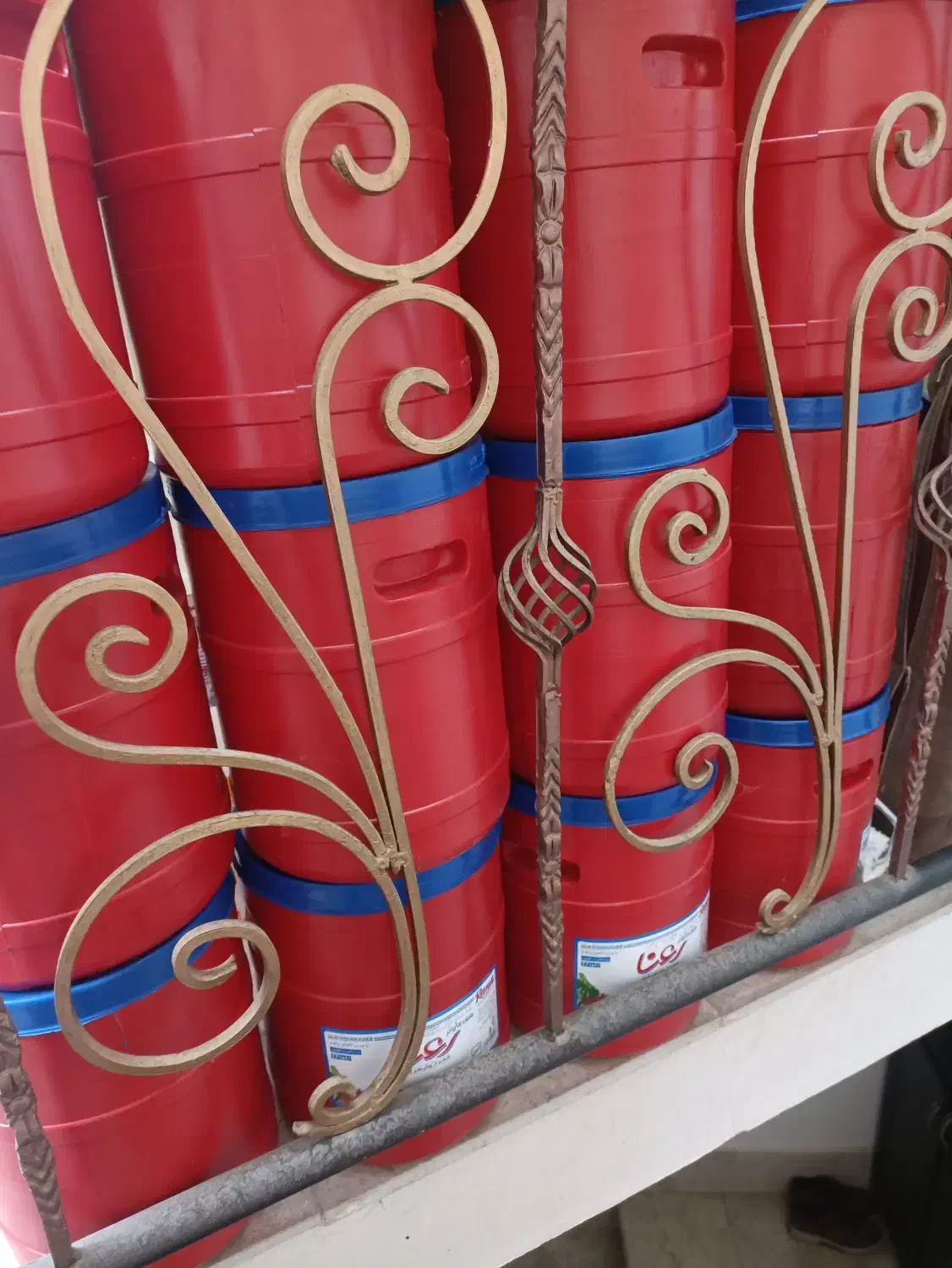 دبه 8 کیلویی|ظروف نگهدارنده، پلاستیکی، یک‌بارمصرف|مشهد, چهارچشمه|دیوار