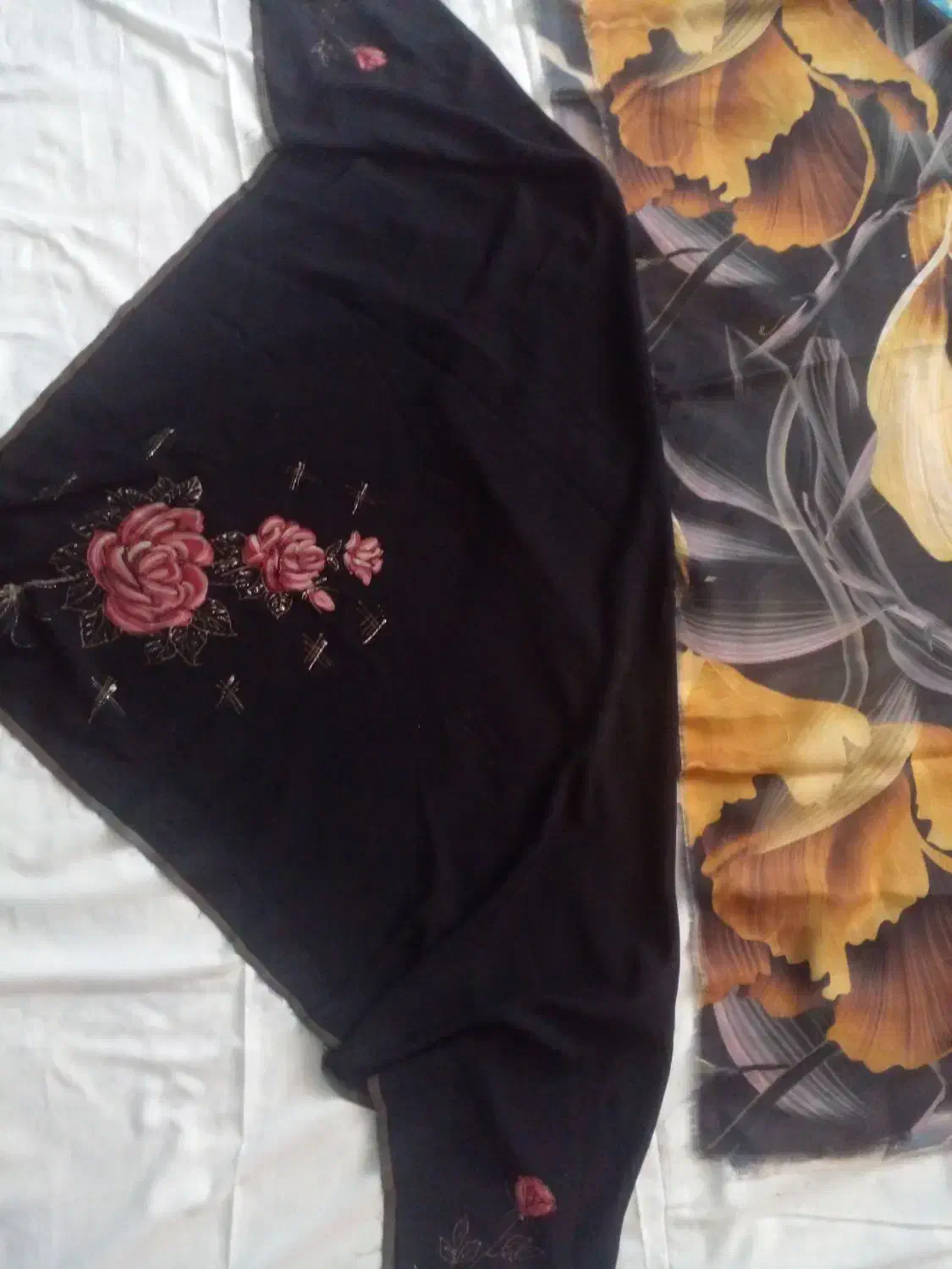 شال و روسری|لباس|قائن, |دیوار