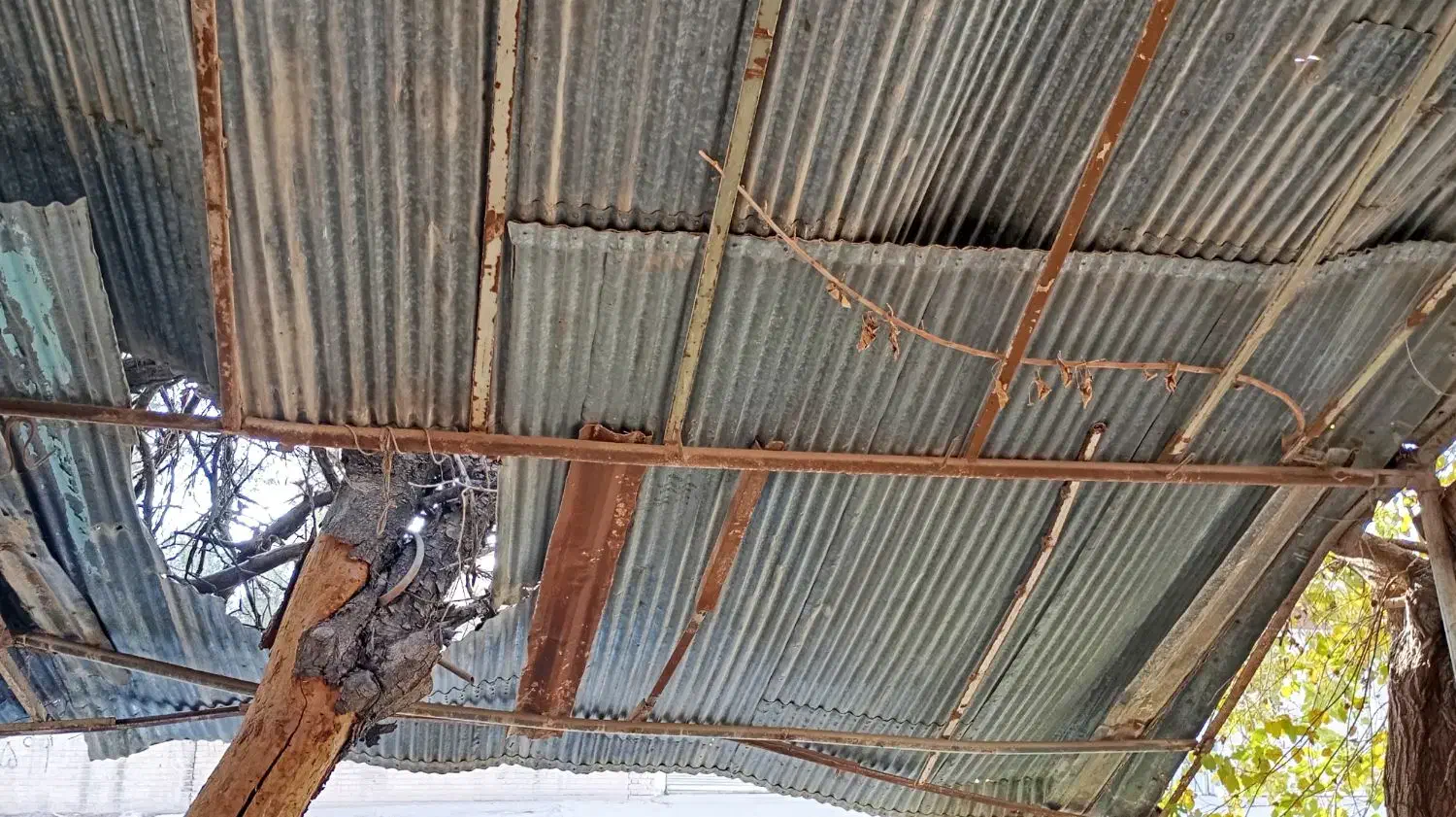 سایه بان، شیروانی ورق درب مغازه قدیمی|مصالح و تجهیزات ساختمان|کوهدشت, |دیوار