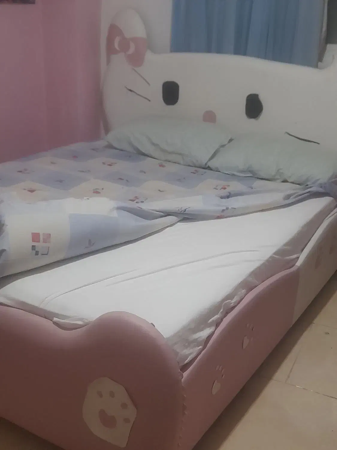 تخت کیتی یک عدد.|تخت و سرویس خواب|بابل, |دیوار