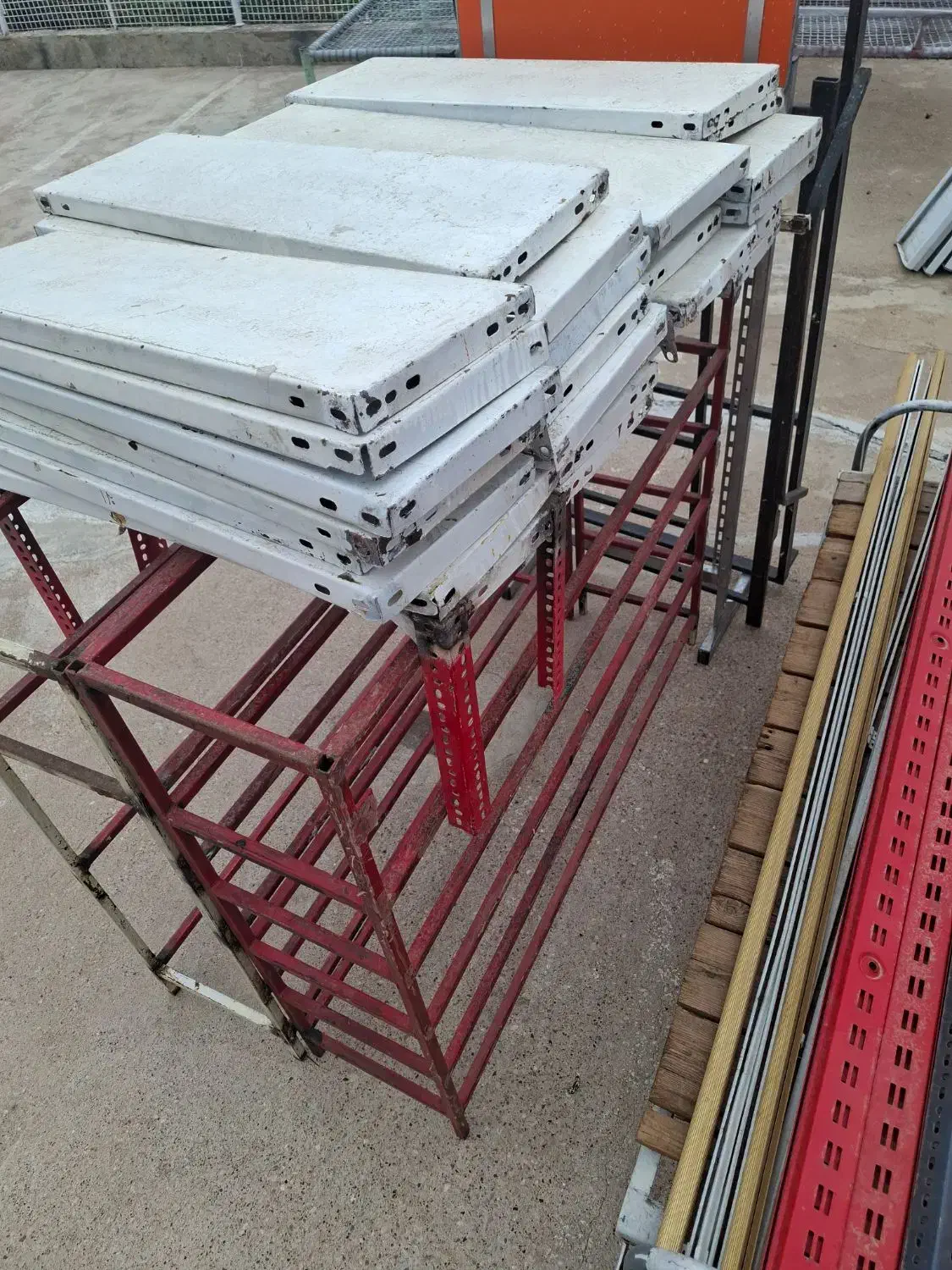 قفسه آهنی و چوبی تمیز|کتابخانه، شلف، قفسههای دیواری|اندیکا, |دیوار