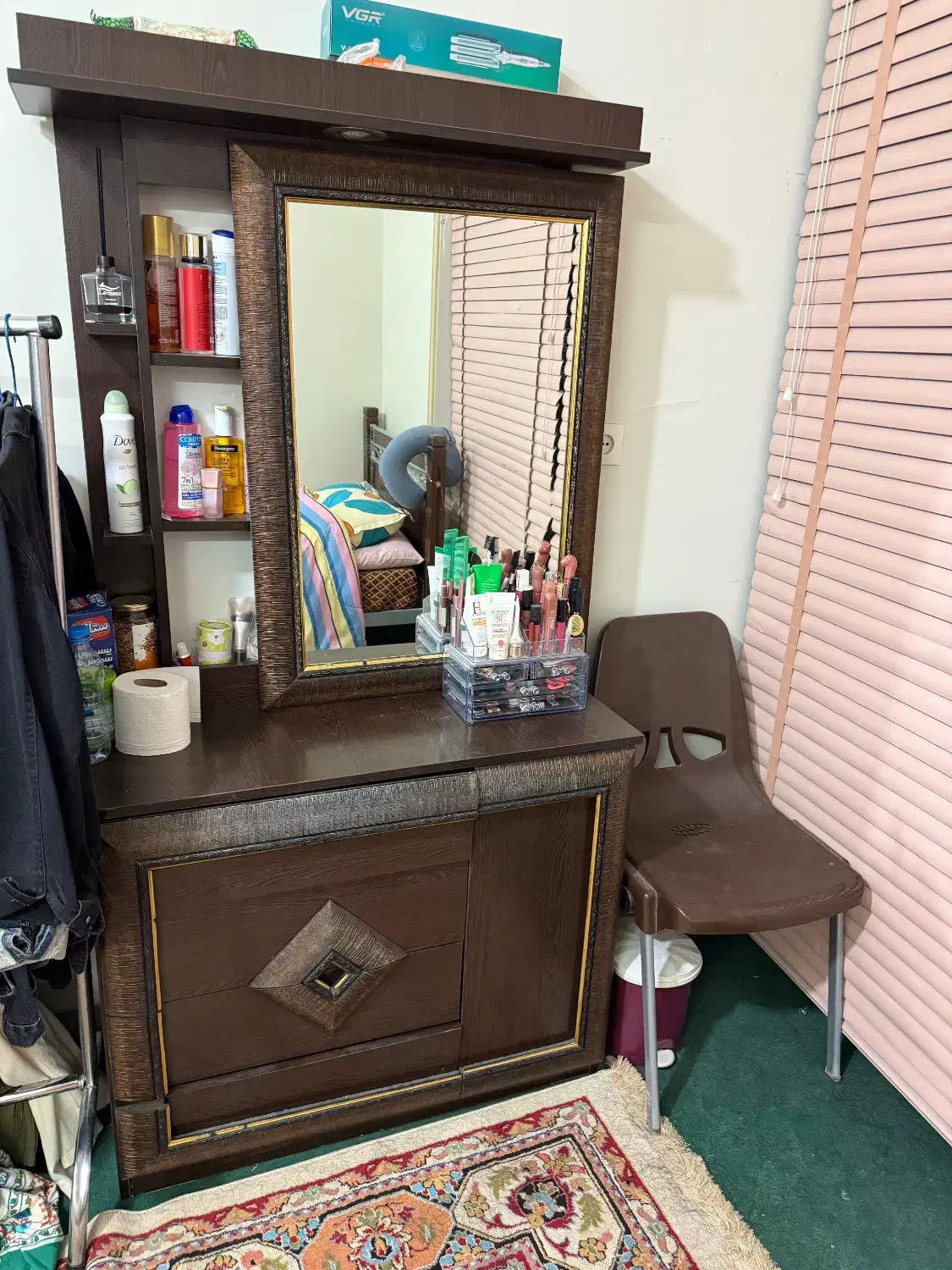 تخت تک نفره،میز آرایشی|تخت و سرویس خواب|شیراز, زند|دیوار