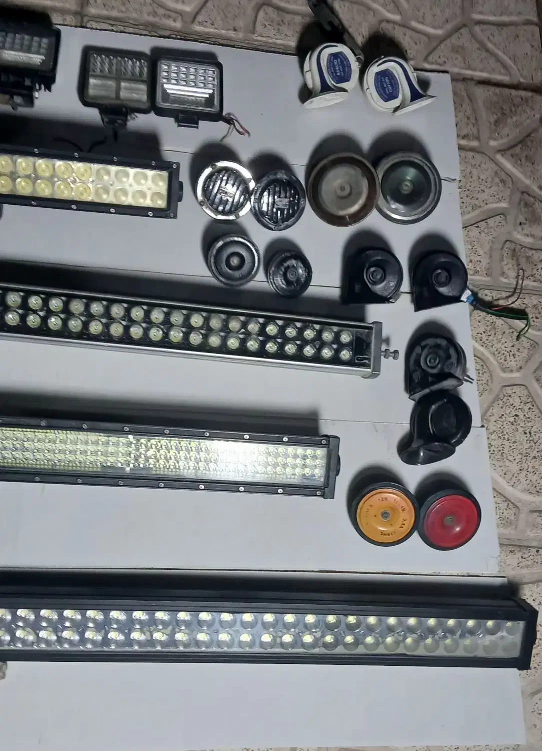 پرژکتور و بوق و باتری موتور|قطعات یدکی و لوازم جانبی|شیراز, تندگویان|دیوار