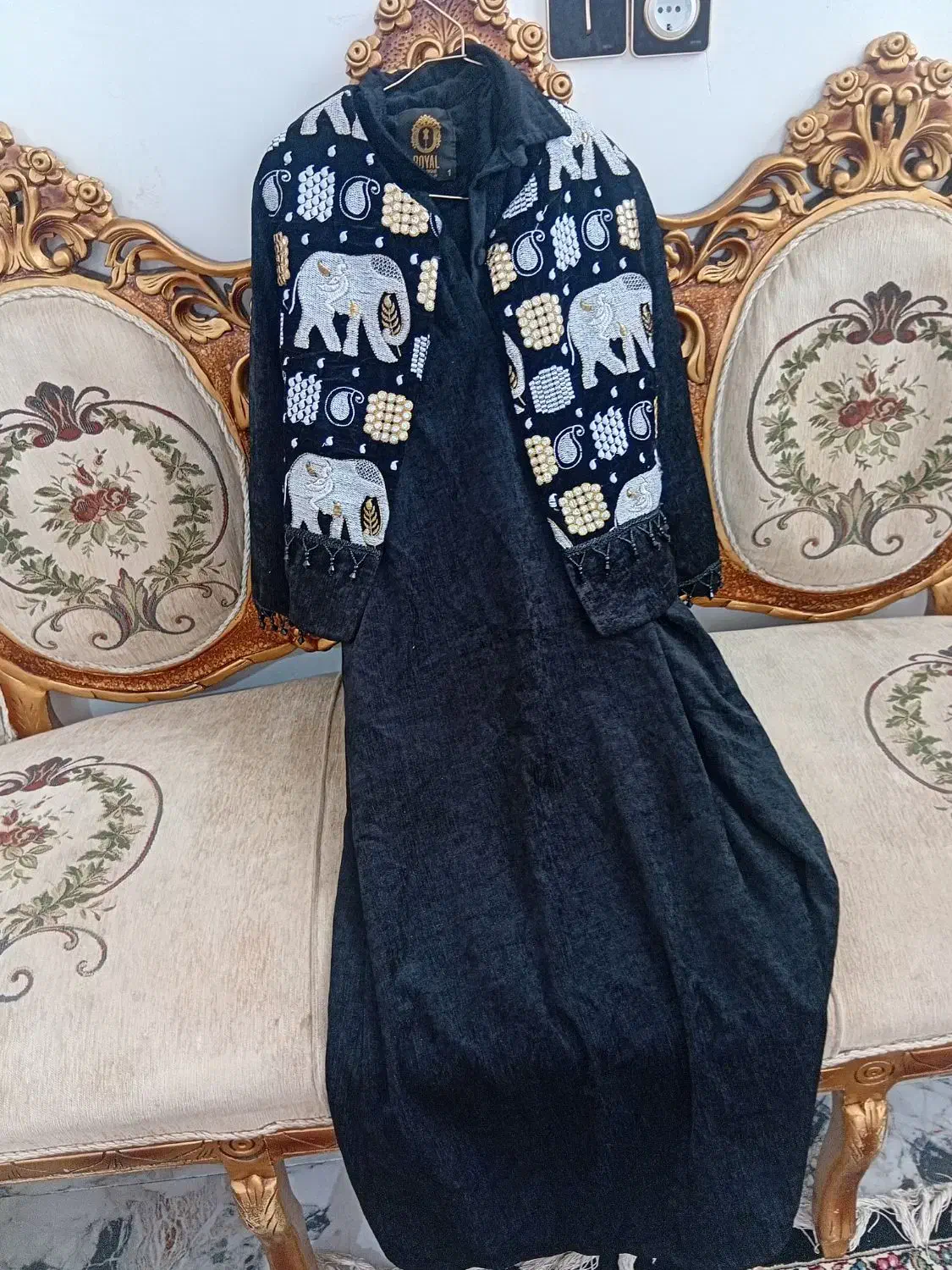 کت وسارافون مخمل وسوزن دوزی|لباس|بم, |دیوار