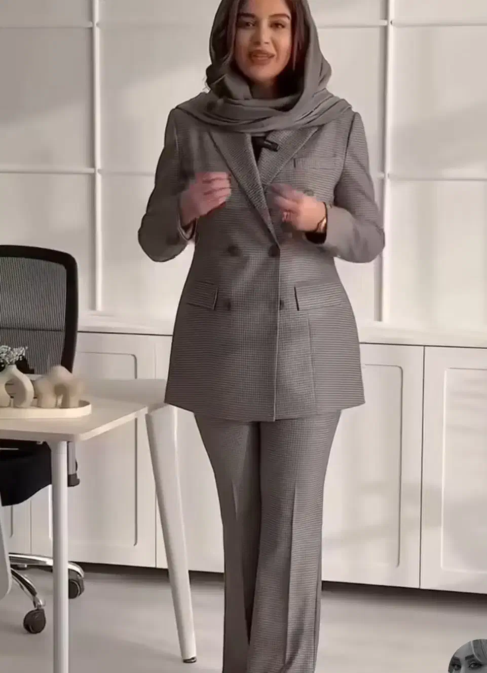 کت و شلوار پاییزی. رنگ مشکی|لباس|رودهن, |دیوار