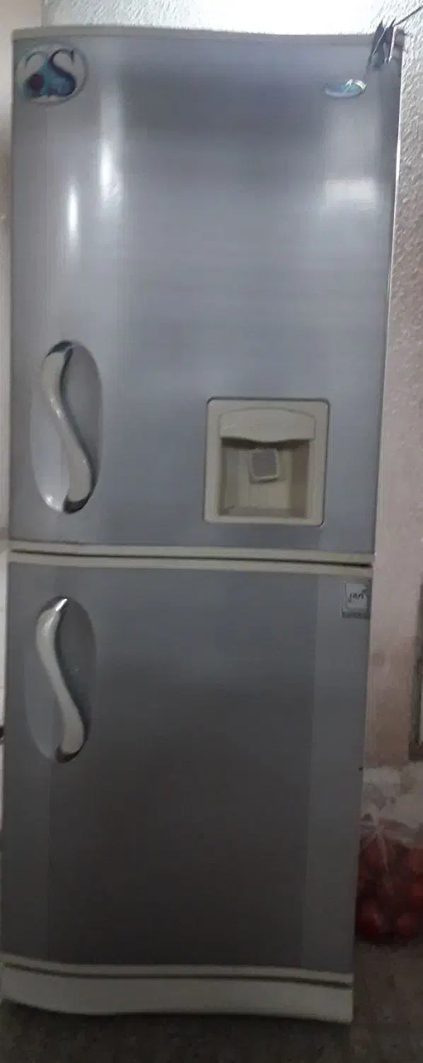 یخچال دو درب سانیا|یخچال و فریزر|اصفهان, تخت فولاد|دیوار