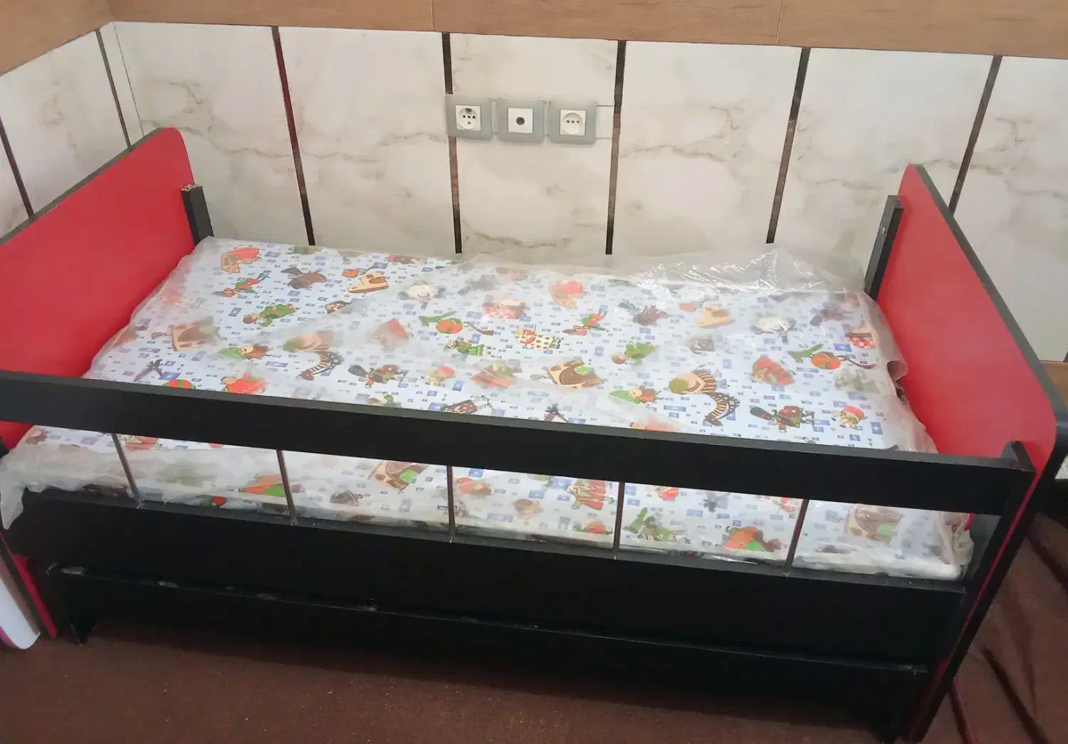 کمدوتخت کودک تمیز|تخت و سرویس خواب|بروجن, |دیوار