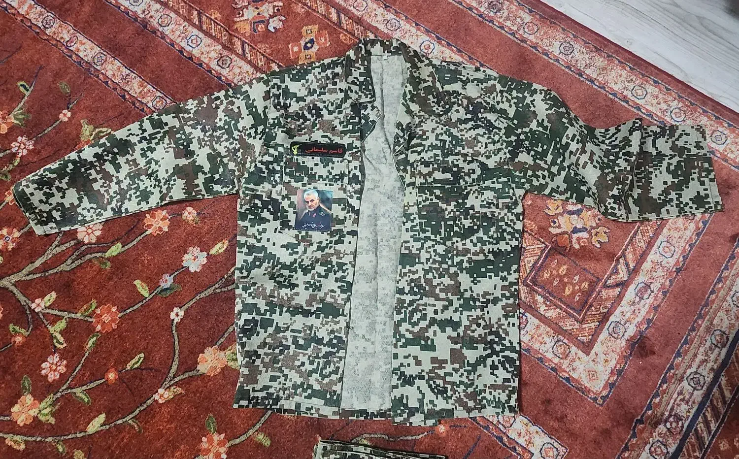 لباس نظامی|لباس|شیراز, شهرک ولیعصر|دیوار