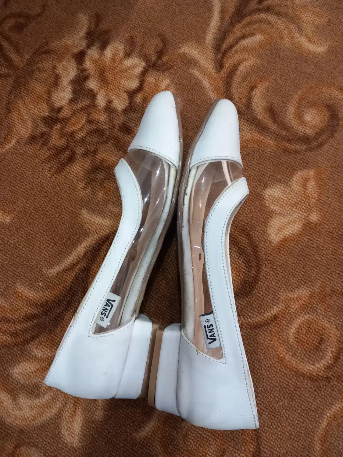 کفش|کیف، کفش، کمربند|آستانه اشرفیه, |دیوار