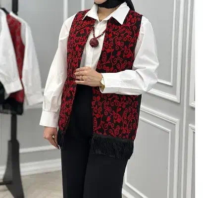 ژیله یلدایی|لباس|ری, شهید بهشتی|دیوار