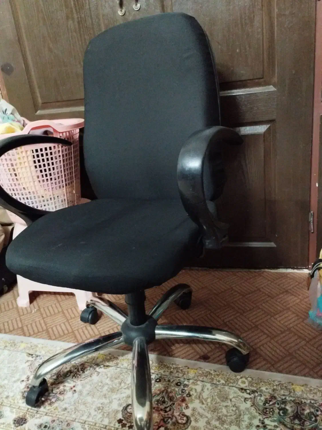 صندلی مشکی چرخ دار|صندلی و نیمکت|قم, شهرک امام حسن|دیوار