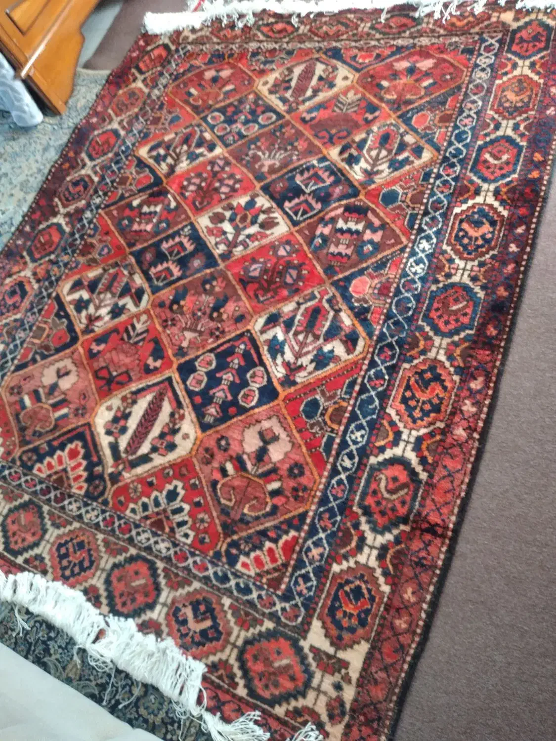 فرش عتیقه با قدمت ۱۳۰ سال دستباف وحفظ بافت|فرش|رشت, یخسازی|دیوار