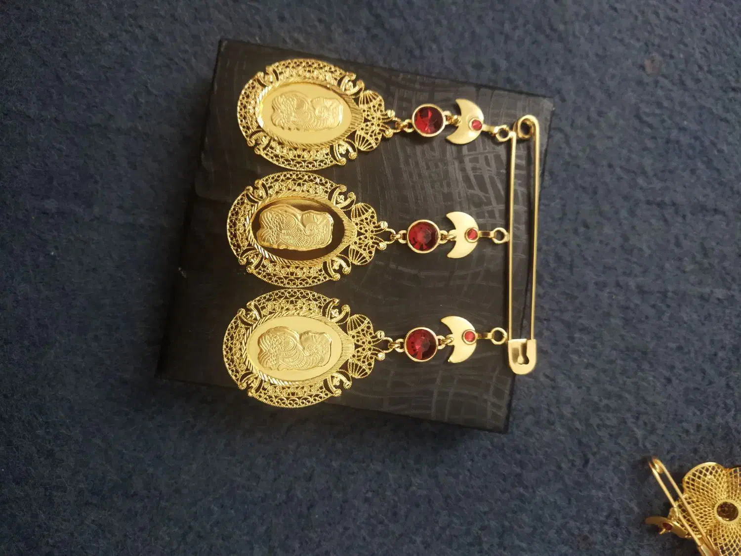 سنجاق|جواهرات|مرودشت, رامجرد یک|دیوار