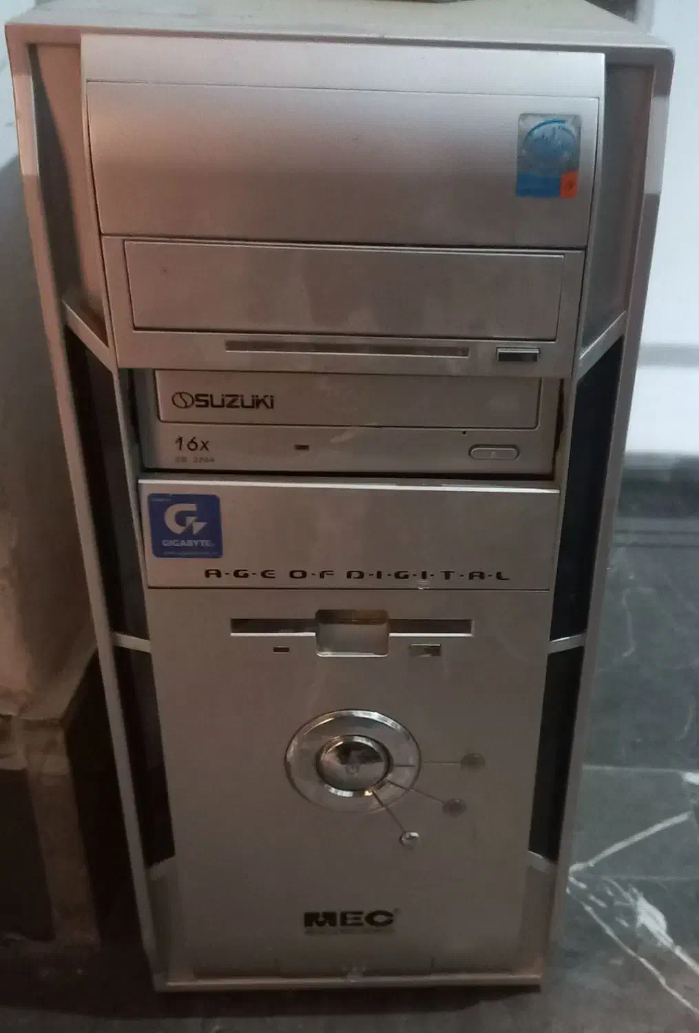 کامپیوتر|رایانه رومیزی|رشت, پیرسرا|دیوار