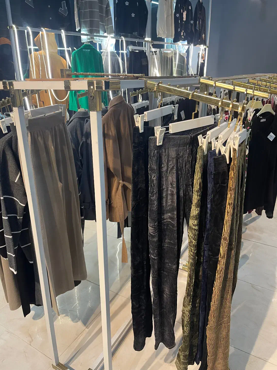 رگال و چوبکار لباس فروشی|فروشگاه و مغازه|تنکابن, |دیوار