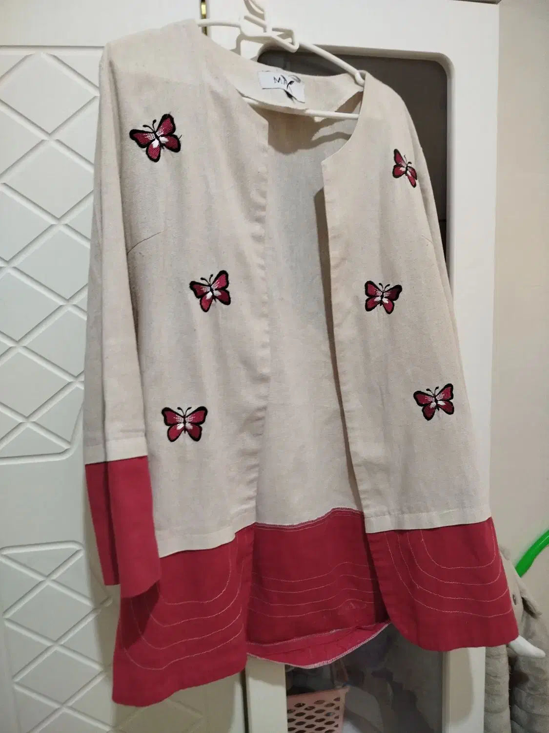 مانتو تمیز سالم|لباس|بومهن, |دیوار