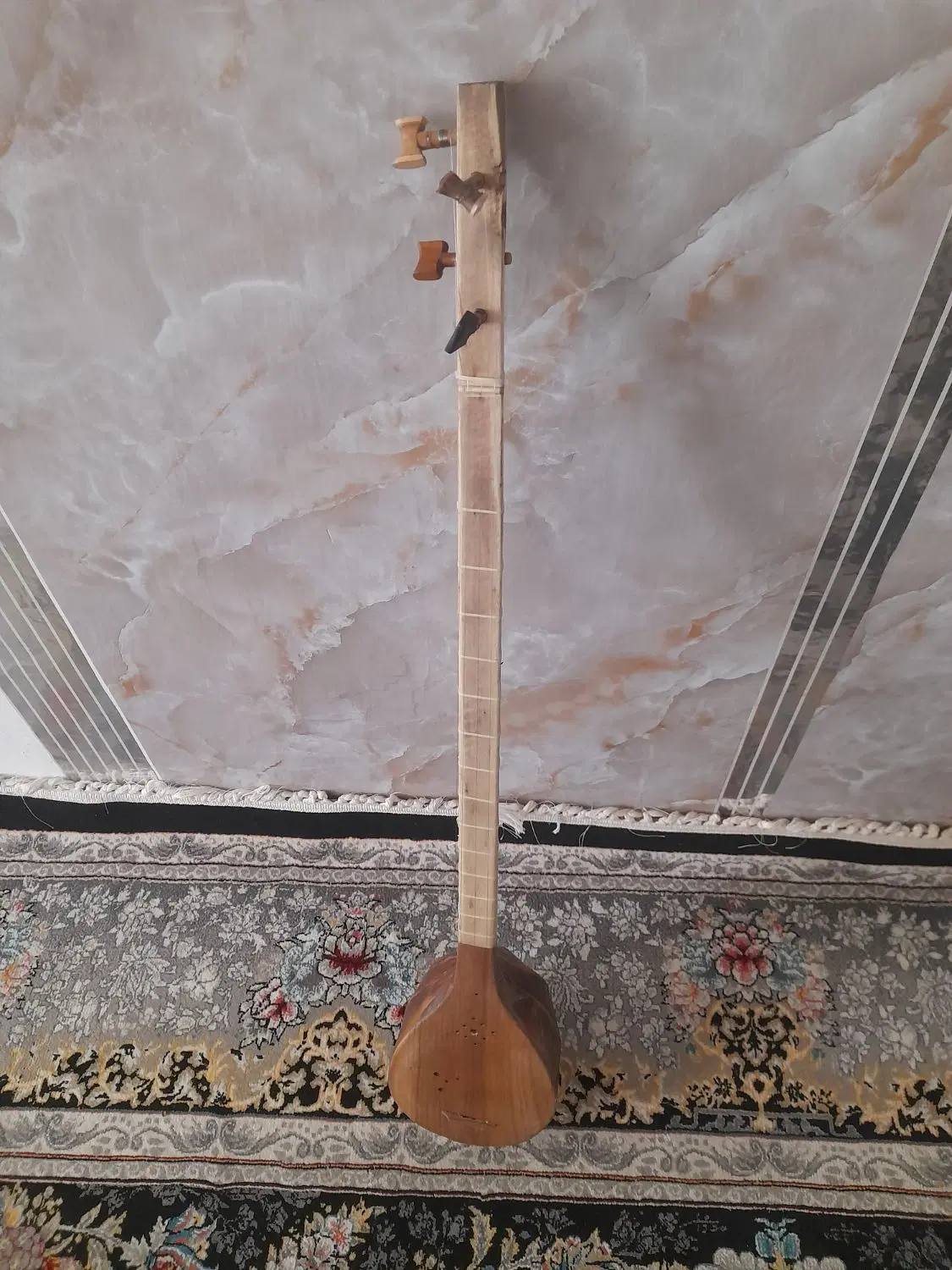 سه تار|سازهای سنتی|ایلام, |دیوار