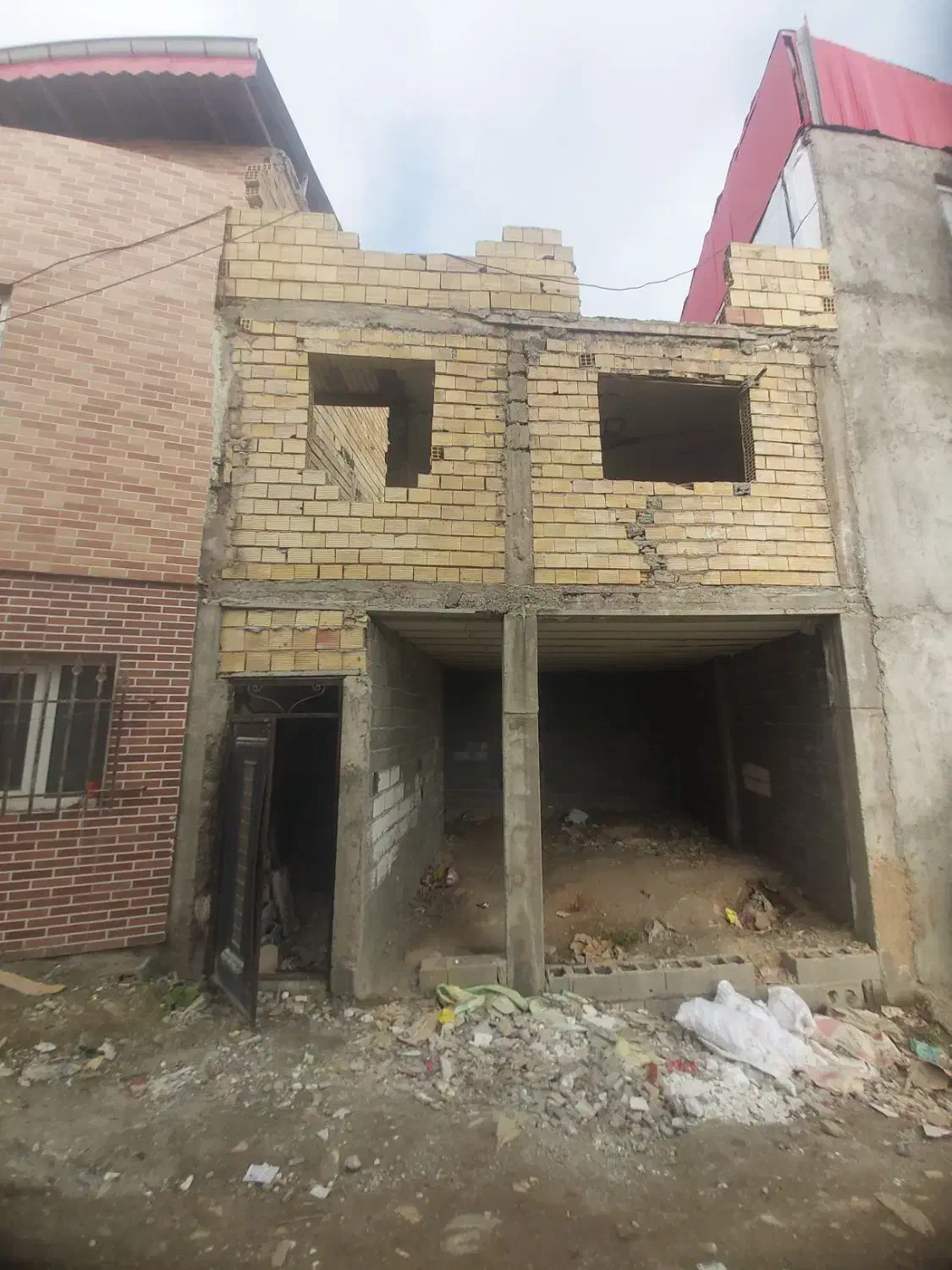 طبقه بالا دوبلکس ۱۱۰ متر نیمه کاره حمیدیان خ ایران|فروش آپارتمان|رشت, انصاری|دیوار