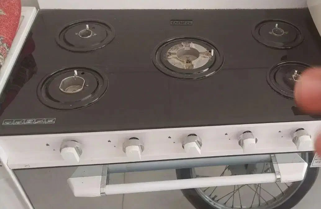 گاز شیشه ای فندک دار پنج شعله در حد نو|اجاق گاز و لوازم برقی پختوپز|بوکان, |دیوار