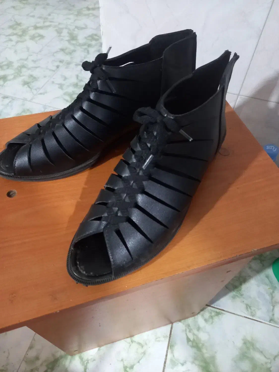 کفش تابستانه|کیف، کفش، کمربند|ساری, |دیوار