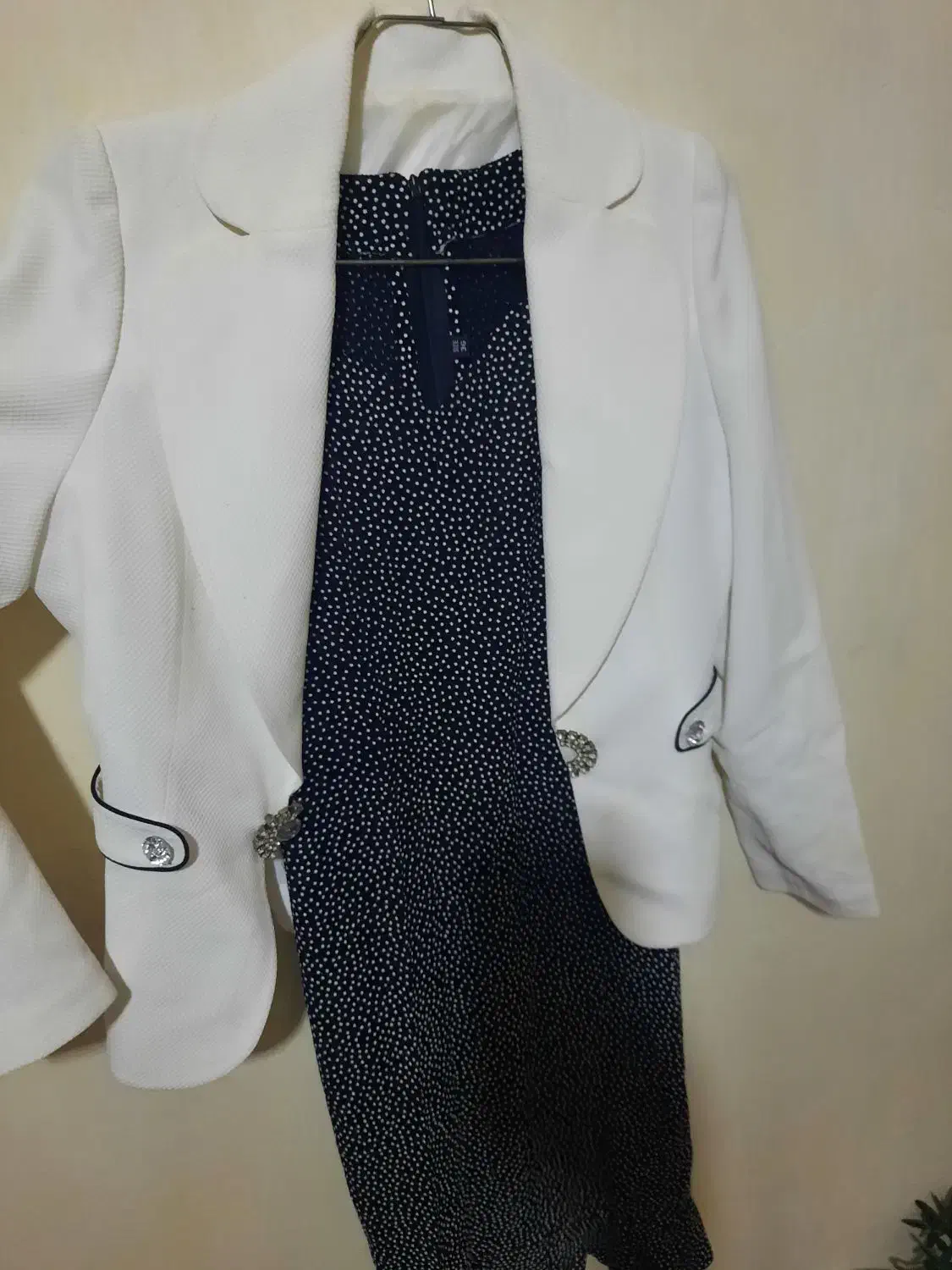 لباس مجلسی|لباس|فولادشهر, مسکن مهر فولادشهر|دیوار