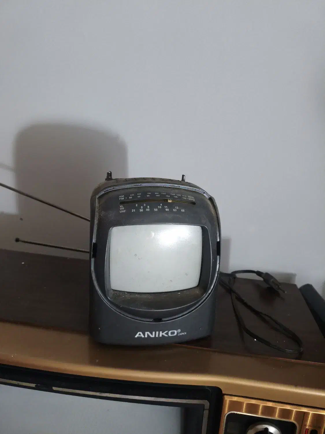 تلویزیون|کلکسیون اشیاء عتیقه|رشت, نخودچر|دیوار