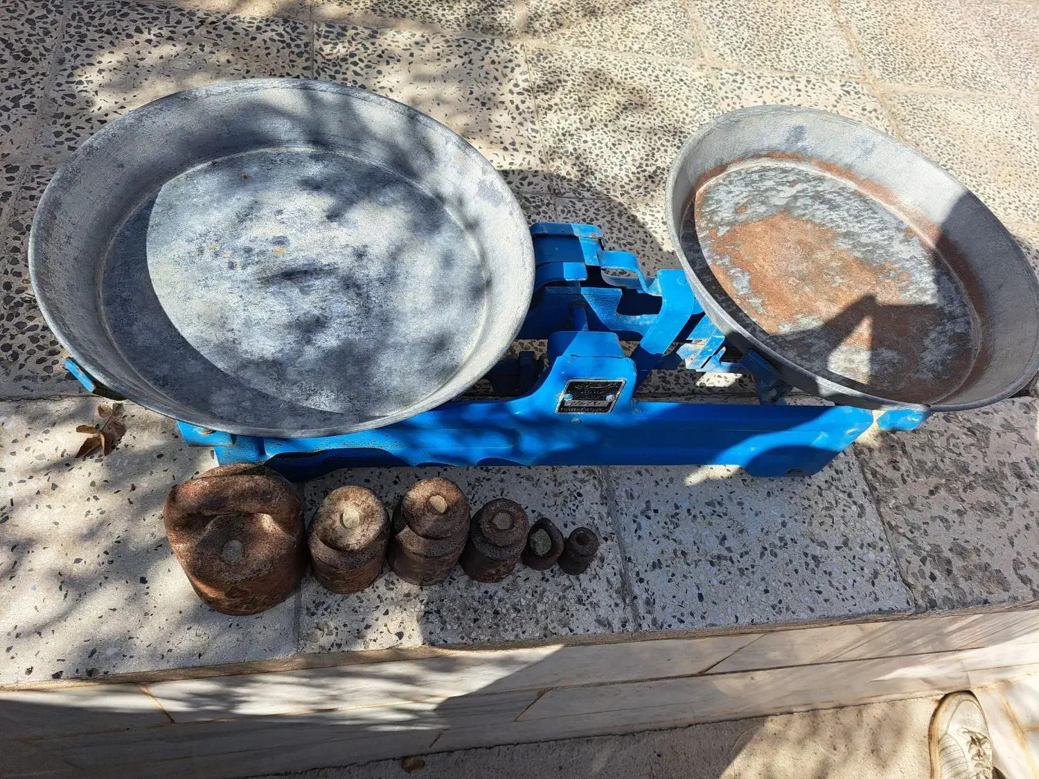 ترازو ۲۰ کیلوی با سنگ وزنه قدیمی و در حد‌نو‌|فروشگاه و مغازه|ملایر, |دیوار