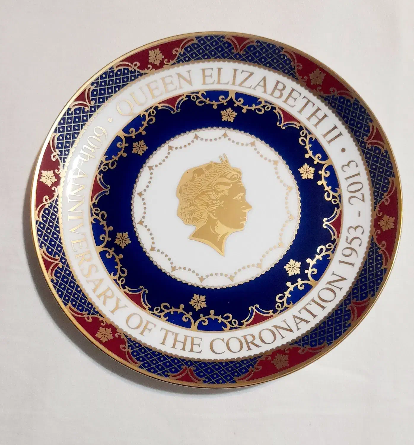 بشقاب یادبود ملکه الیزابت با جعبه|کلکسیون اشیاء عتیقه|شیراز, فرگاز|دیوار