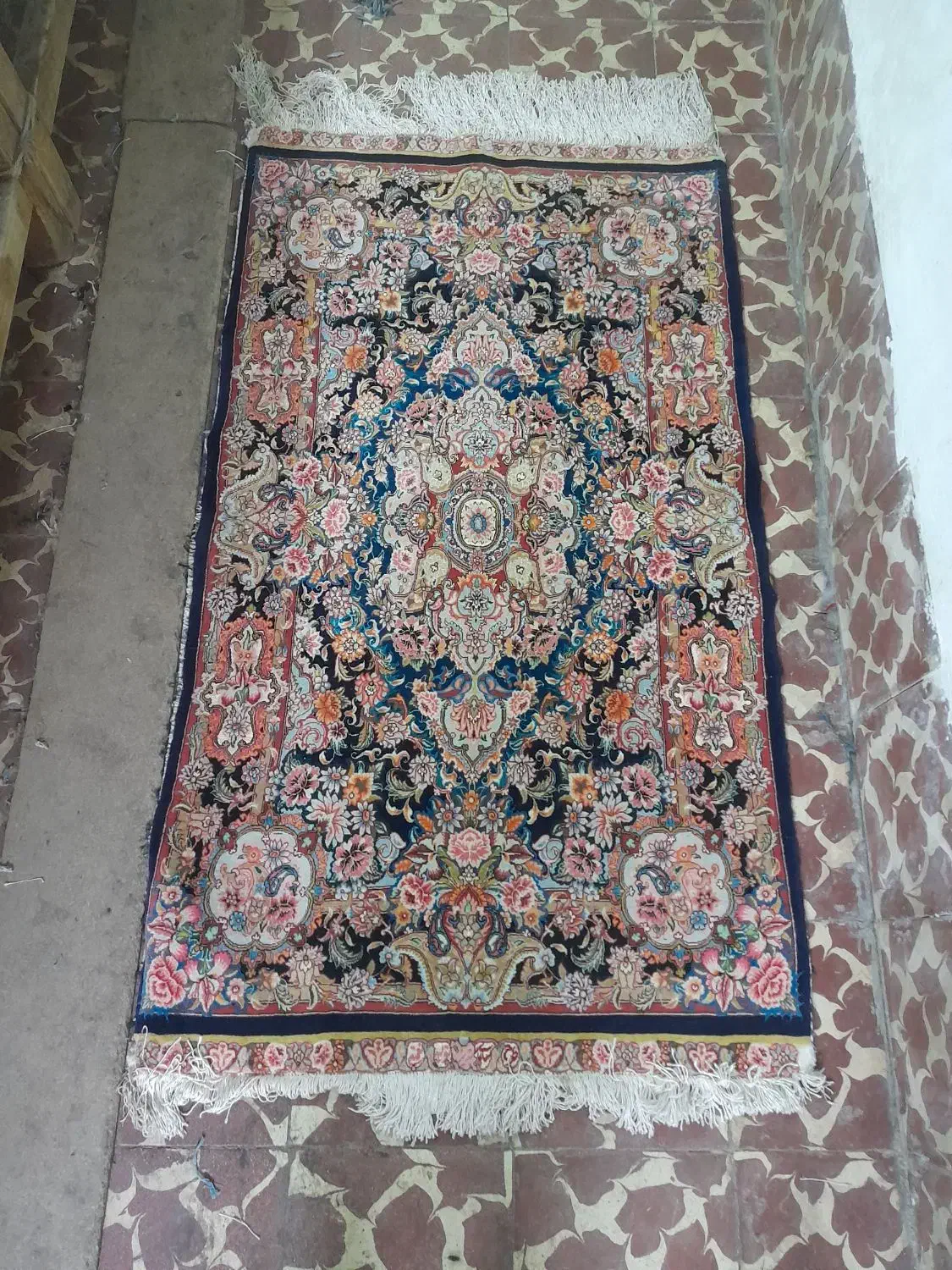 دو عدد هم رنگ|فرش|تبریز, |دیوار