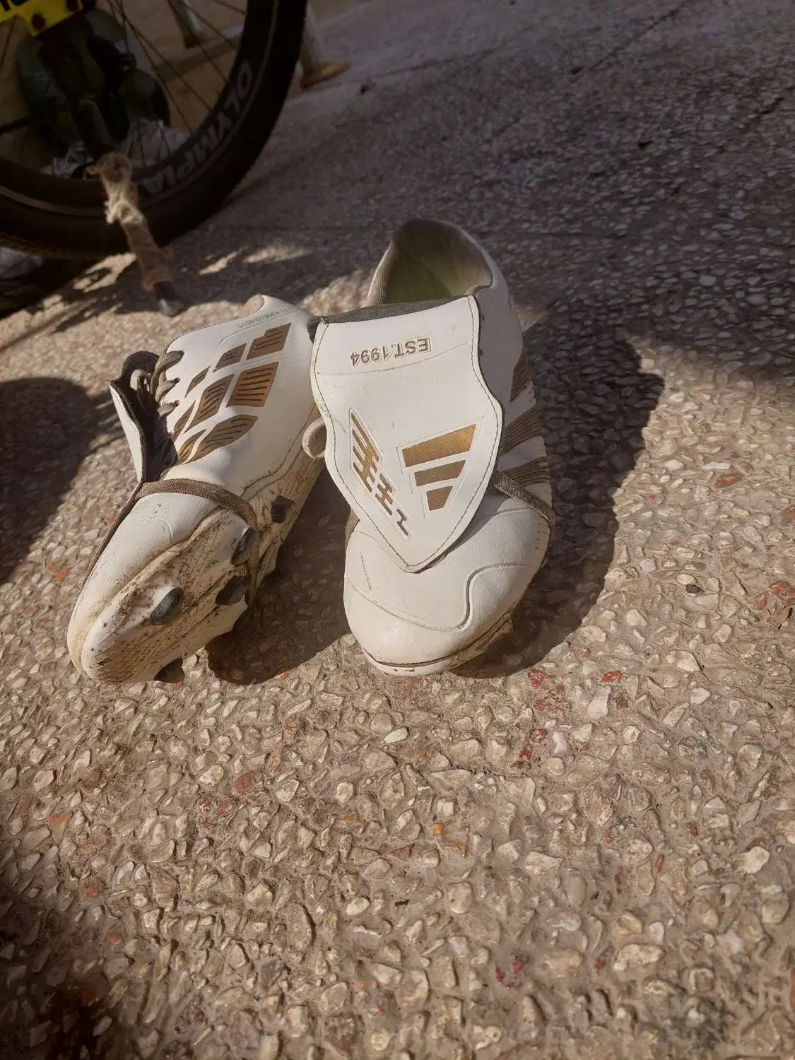 فروش کفش استوک و دستکش دروازه بانی|تجهیزات ورزشی|محمودآباد, |دیوار