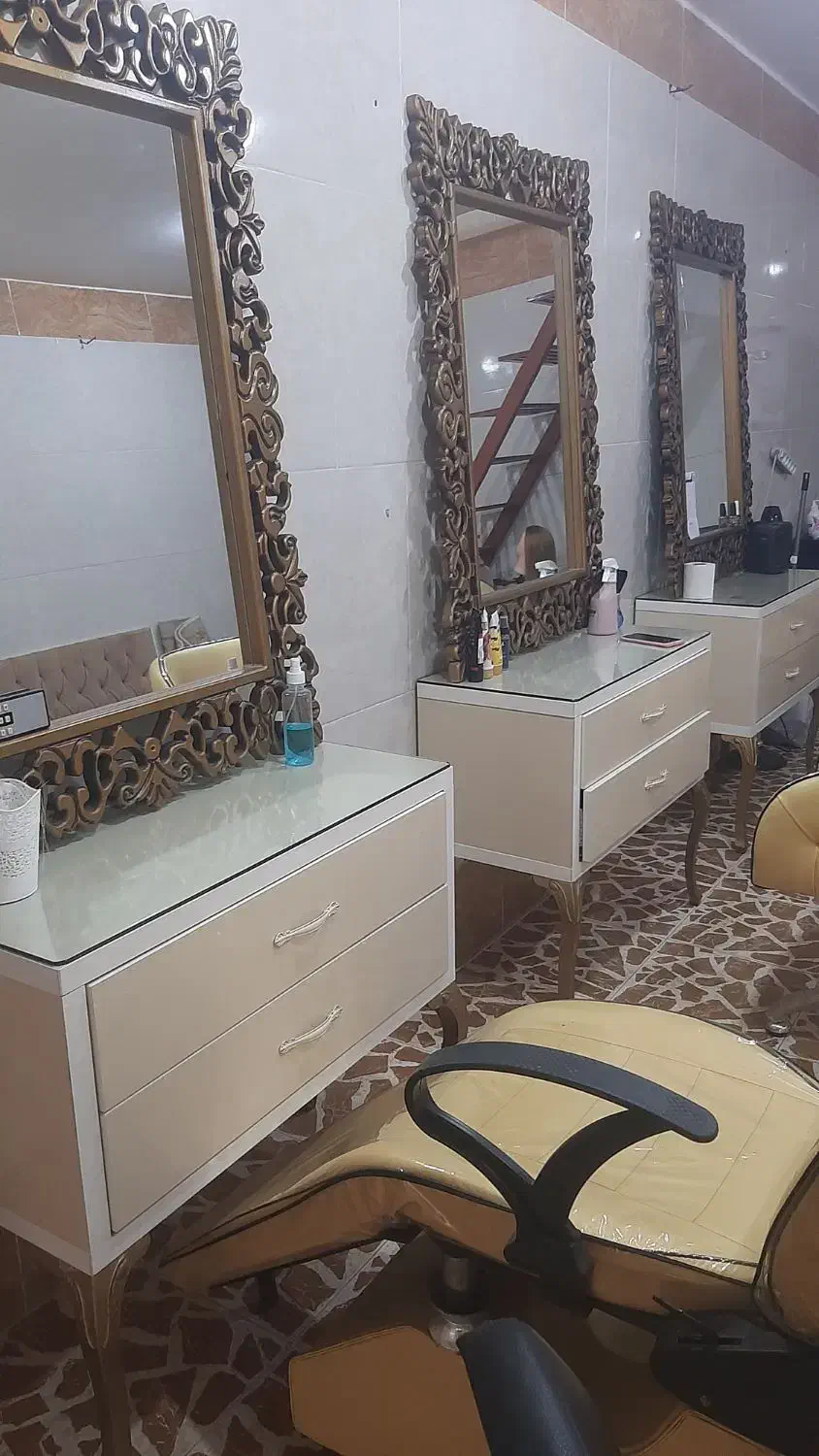 لوازم و دکور کامل ارایشگاه|آرایشگاه و سالن‌های زیبایی|کومله, |دیوار