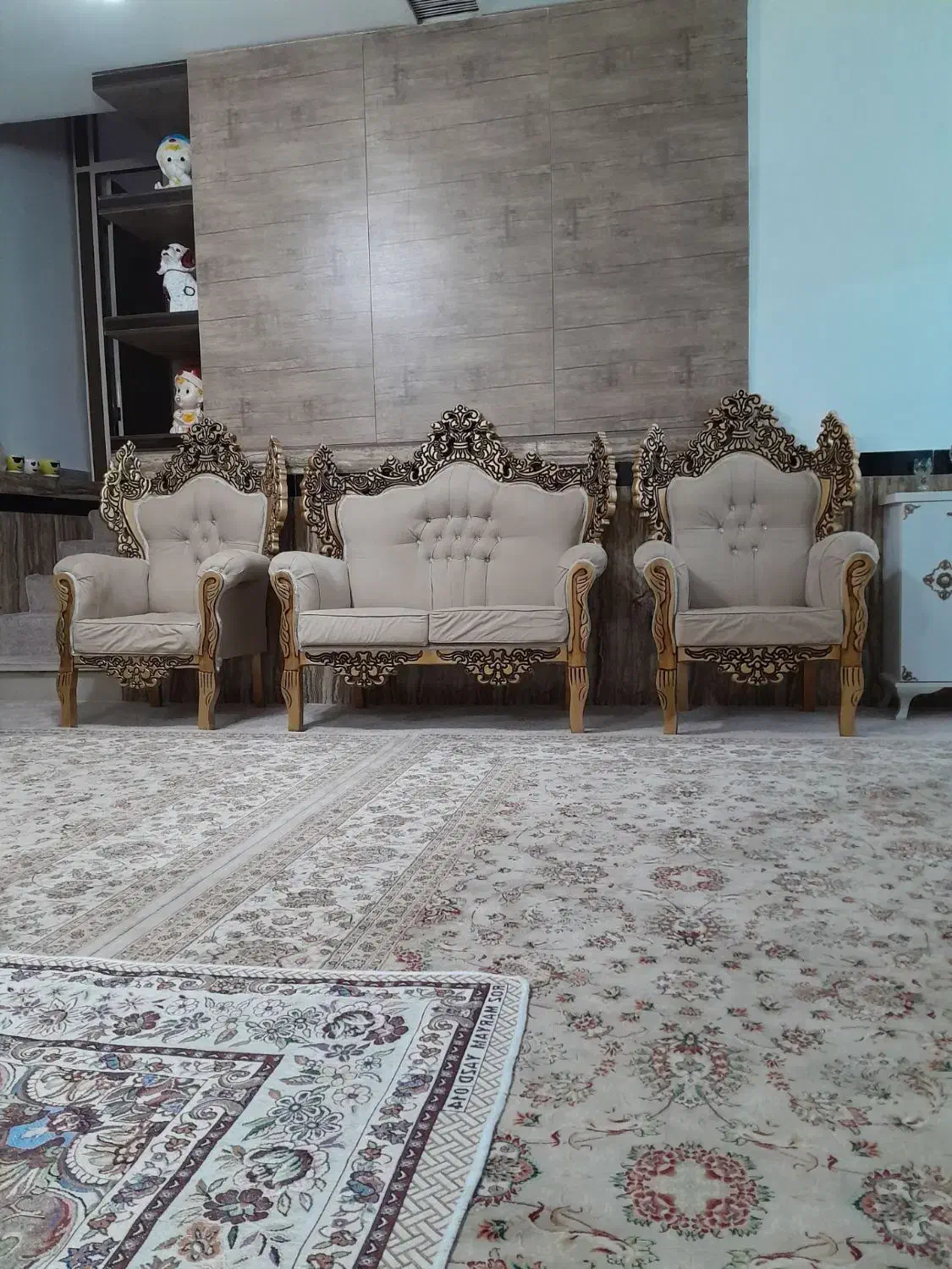 مبل سلطنتی|مبلمان خانگی و میز عسلی|ایوان, |دیوار