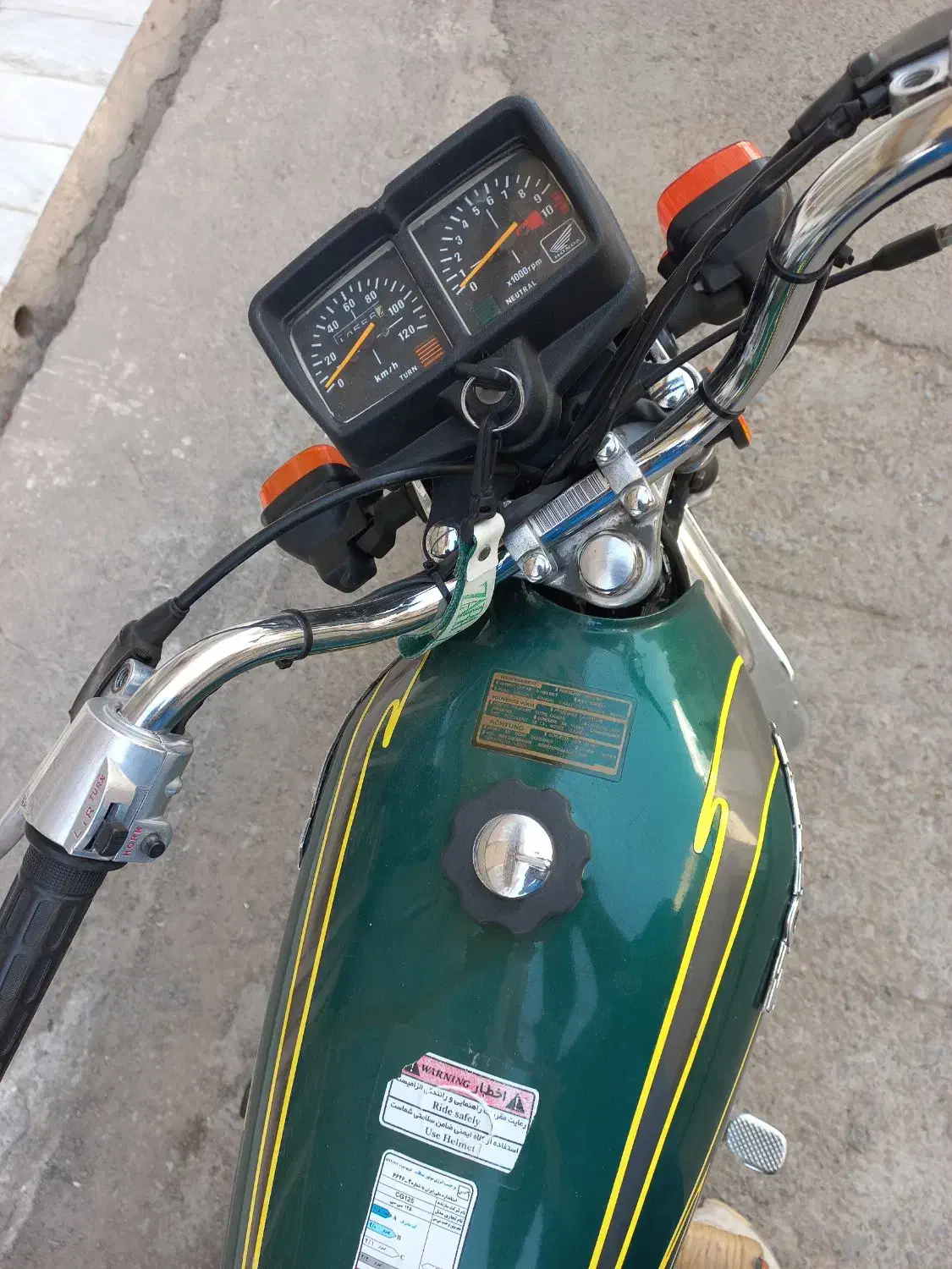 هندا۹۵|موتورسیکلت|قم, قلعه کامکار|دیوار