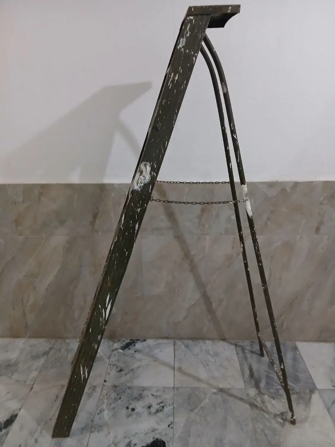 نردبان ۷پله|ابزارآلات|مشکین‌دشت, |دیوار