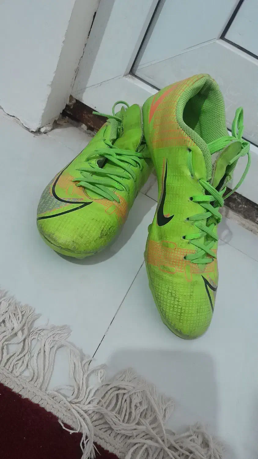 کفش چمن|کیف، کفش، کمربند|نیشابور, هفده شهریور|دیوار