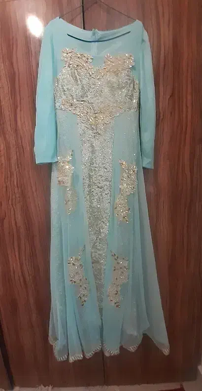 دو عدد پیراهن مجلسی|لباس|ایوان, |دیوار