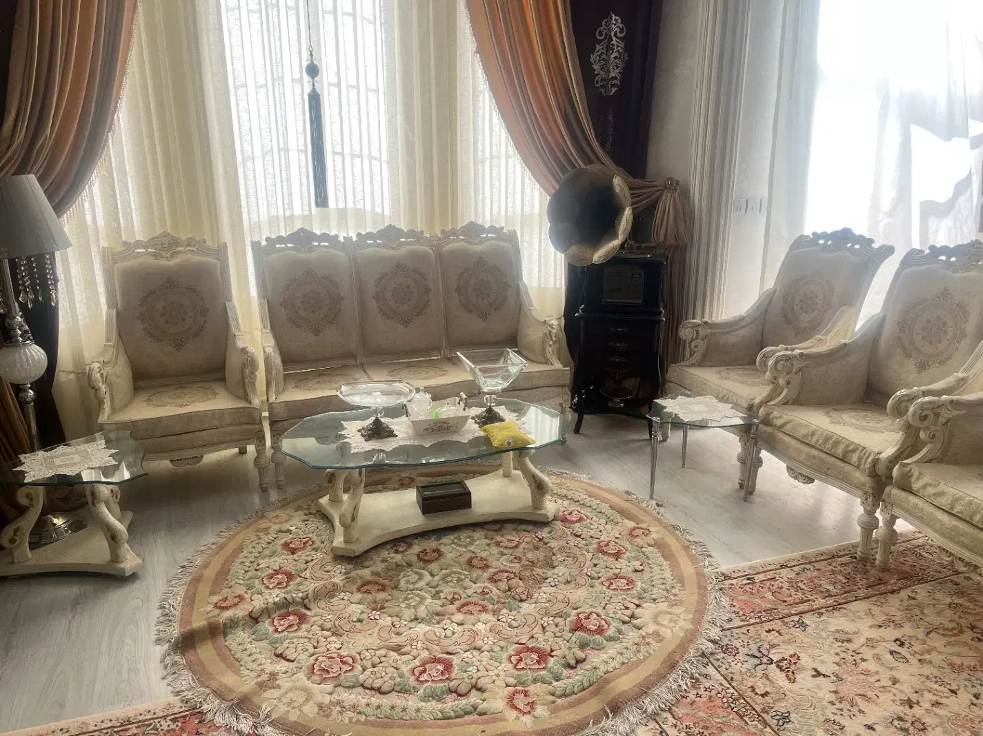 مبل سلطنتی و میز غذا خوری هر دو۸ نفره|مبلمان خانگی و میز عسلی|میانه, |دیوار