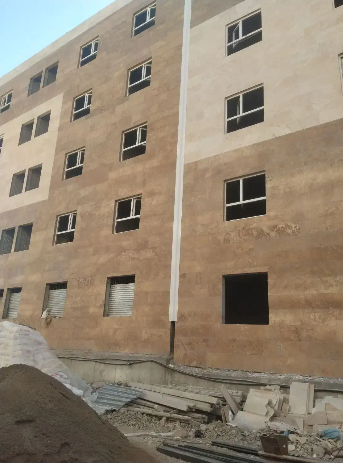 استا‌بنا‌ وسیمانکاری‌ وسفیدکاری شیب‌بندی‌پشت‌بام|خدمات پیشه و مهارت|بیرجند, |دیوار