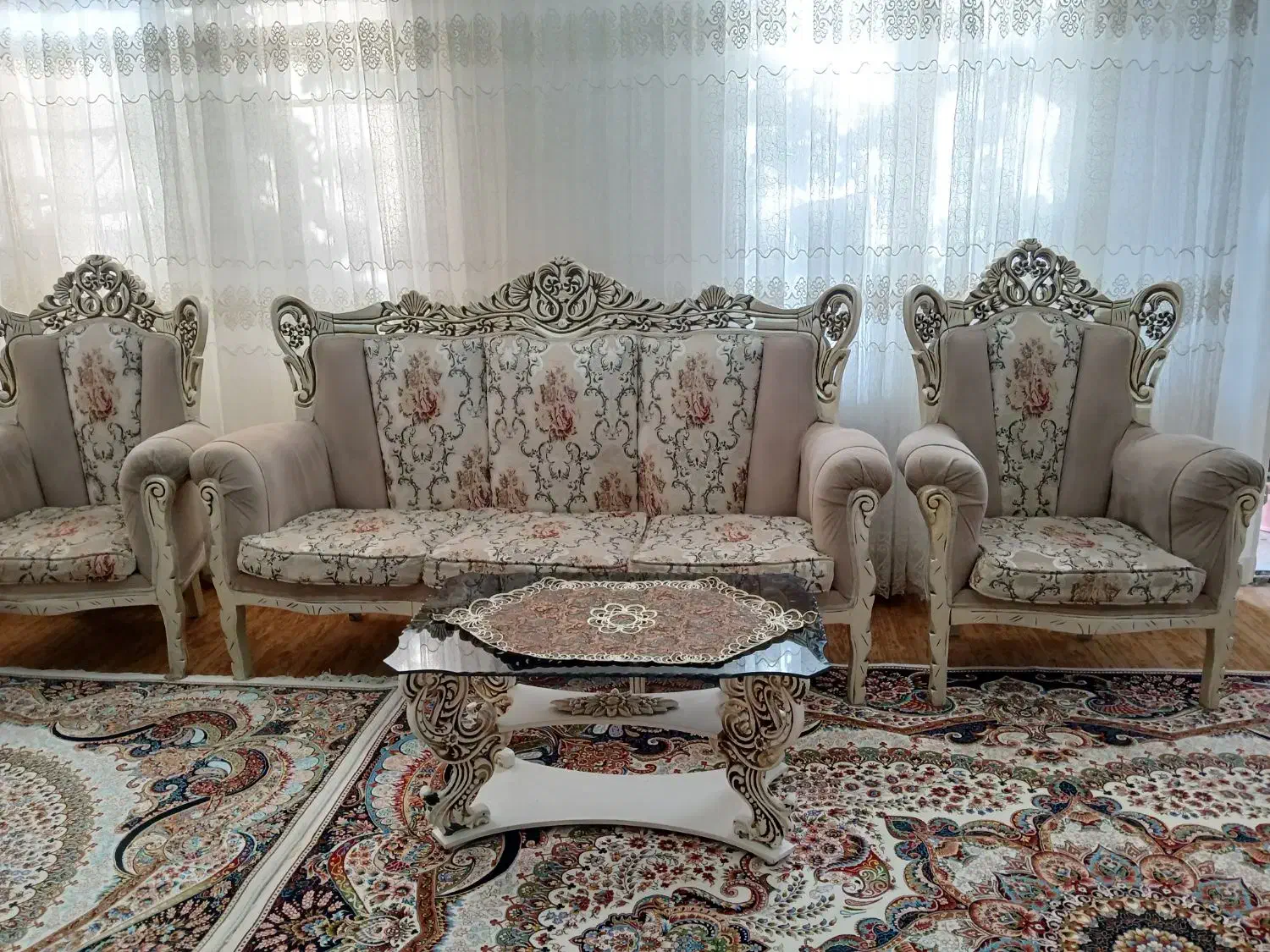 مبل سلطنتی نه نفره رنگ صدفی بفروش میرسد|مبلمان خانگی و میز عسلی|اقبالیه, |دیوار