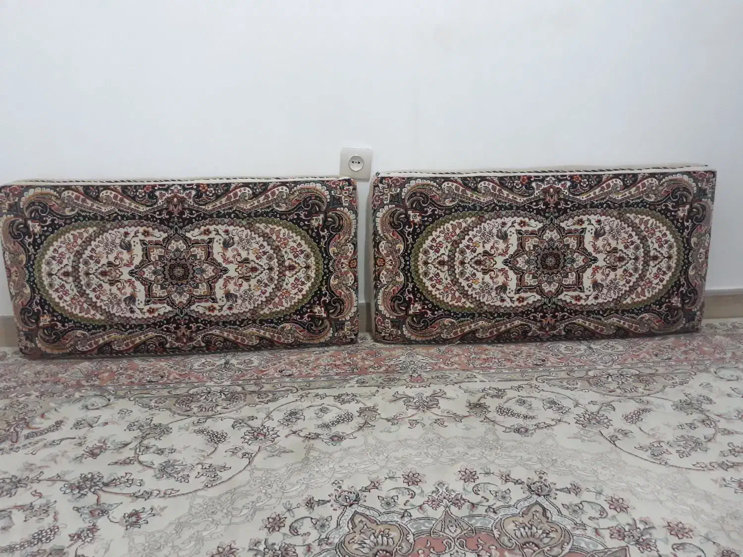 یک جفت پشتی در حد خیلی نو|پشتی|کرج, حصارک بالا|دیوار