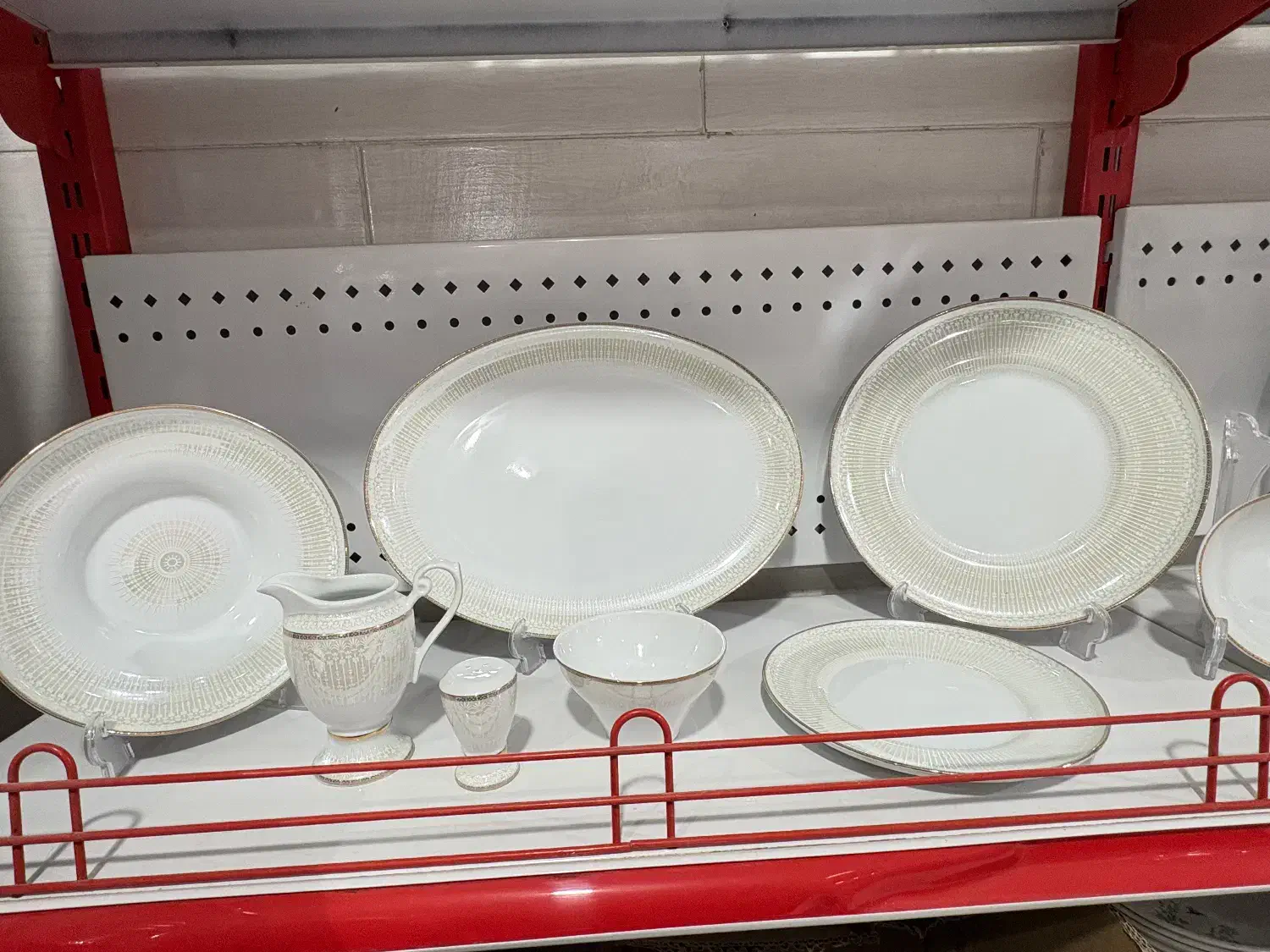 سرویس چینی لورین،۲۹پارچ،طرح طلایی،بدنه کویین،نو|ظروف سرو و پذیرایی|سرچهان, |دیوار