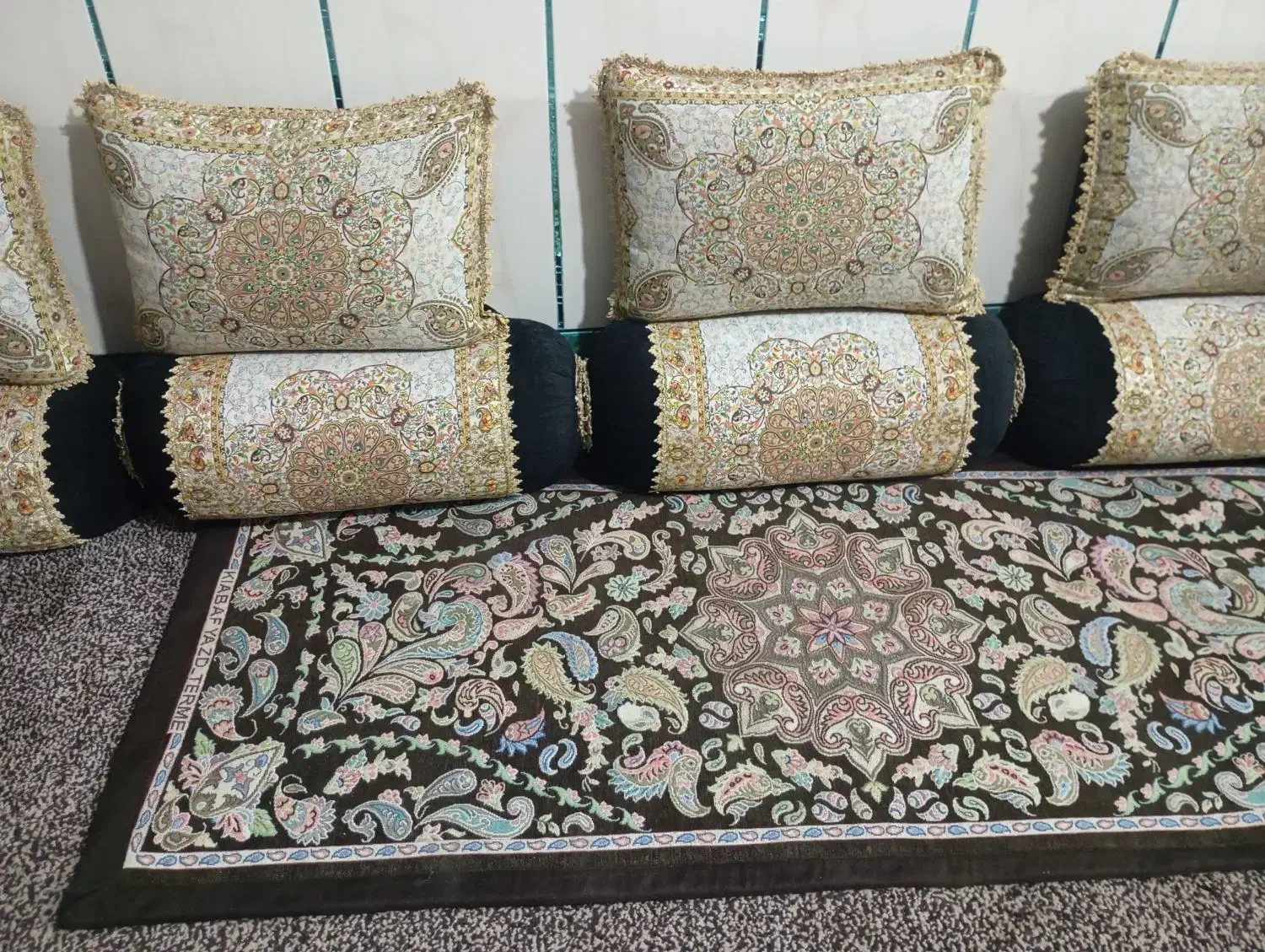 10عدد بالشت و 10عدد پشتی در حدنو|رختخواب، بالش، پتو|یاسوج, |دیوار