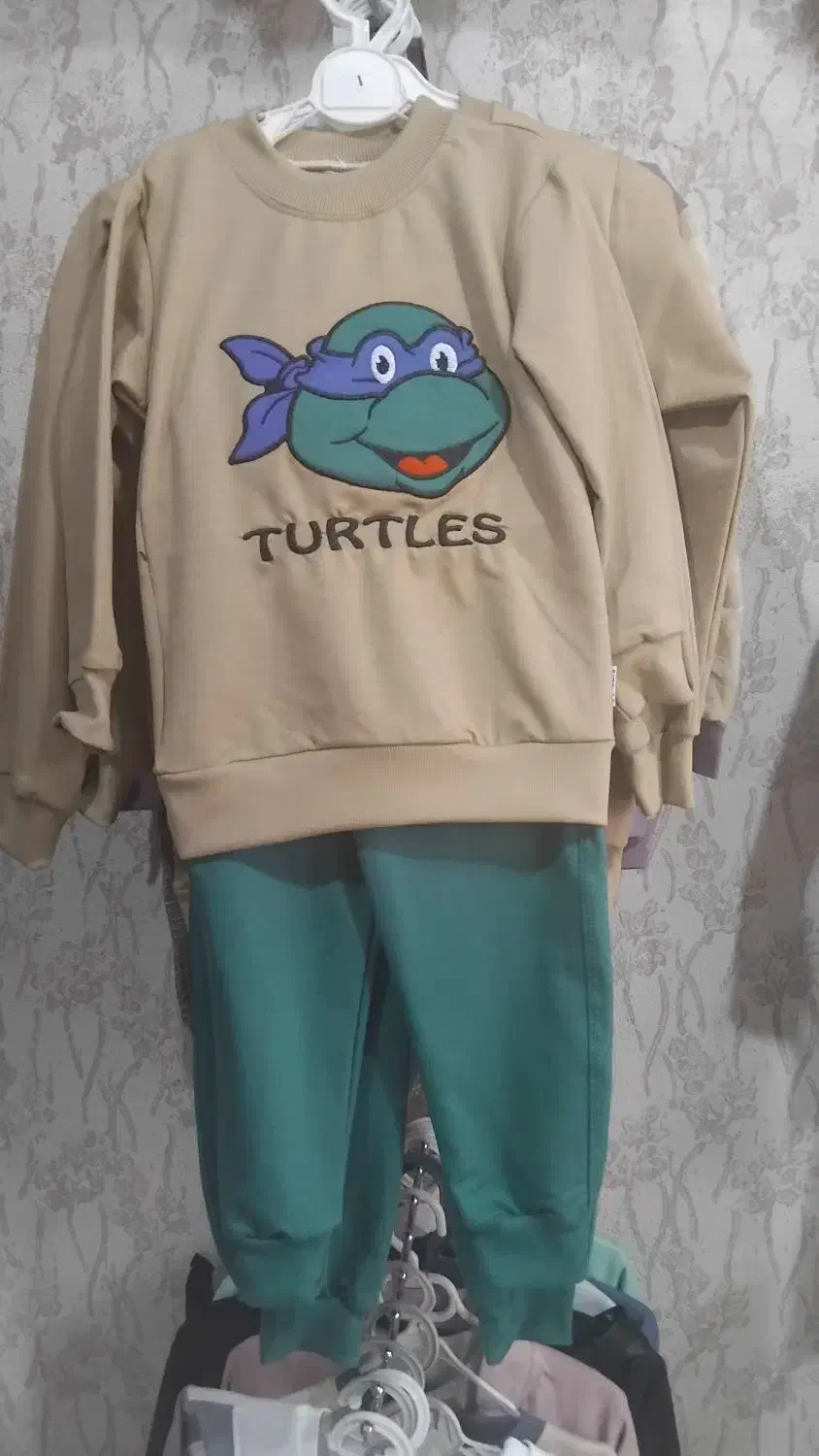 لباس بچگانه|کفش و لباس بچه|رامشیر, |دیوار