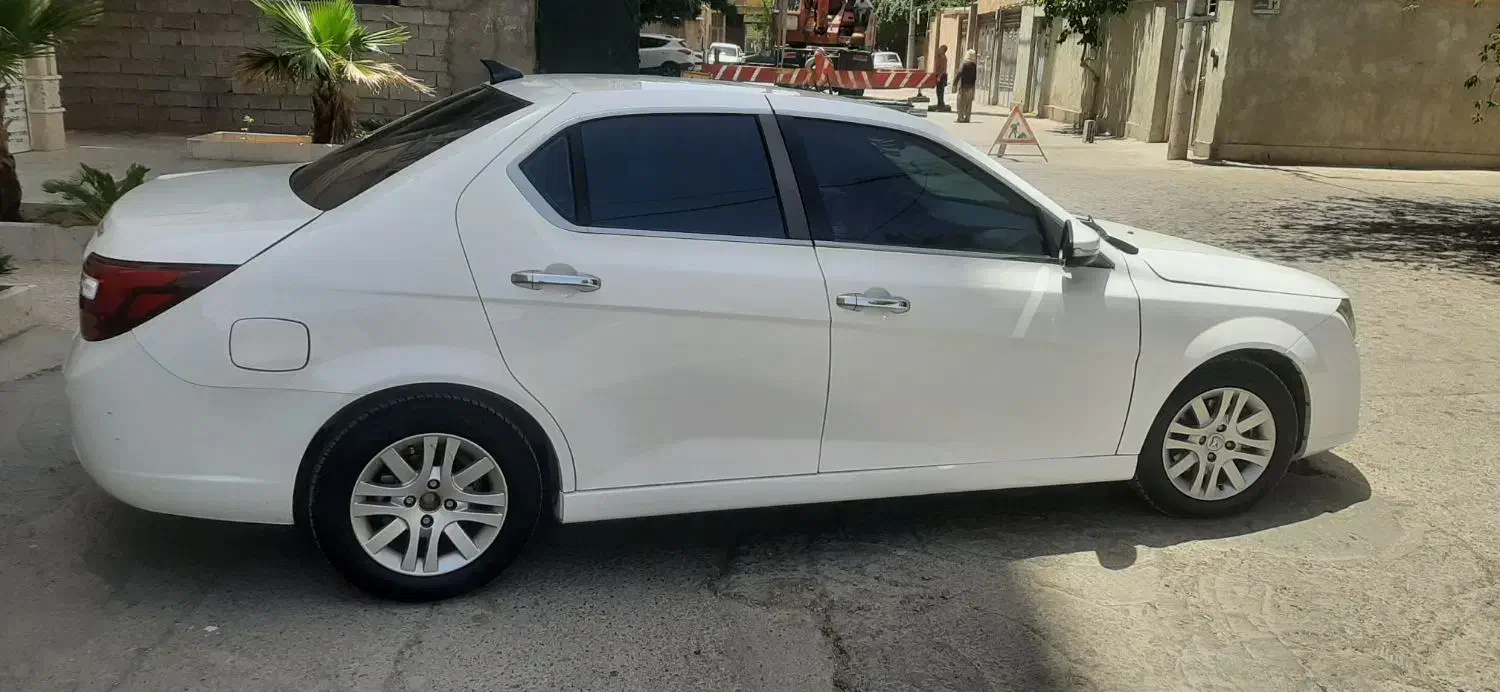 دنا پلاس دستی ۵ دنده 1400 سالم کم کار|خودرو سواری و وانت|کرمان, |دیوار