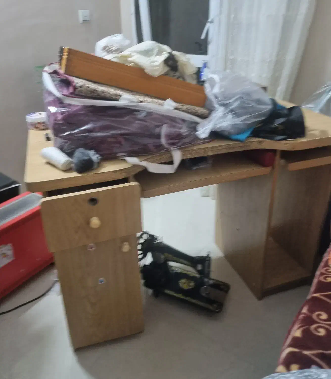 میز کامپیوتر چوبی ،شکستگی نداره وسالم هستش|میز تحریر و کامپیوتر|مشهد, جاهد شهر|دیوار